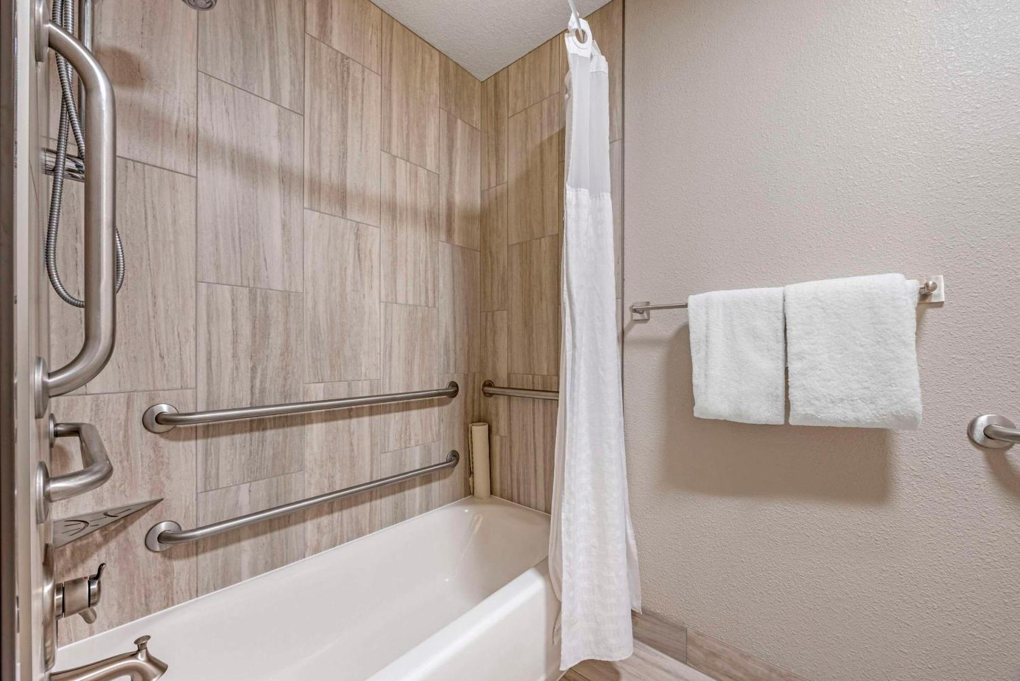Elizabeth Oceanfront Suites, Ascend Collection