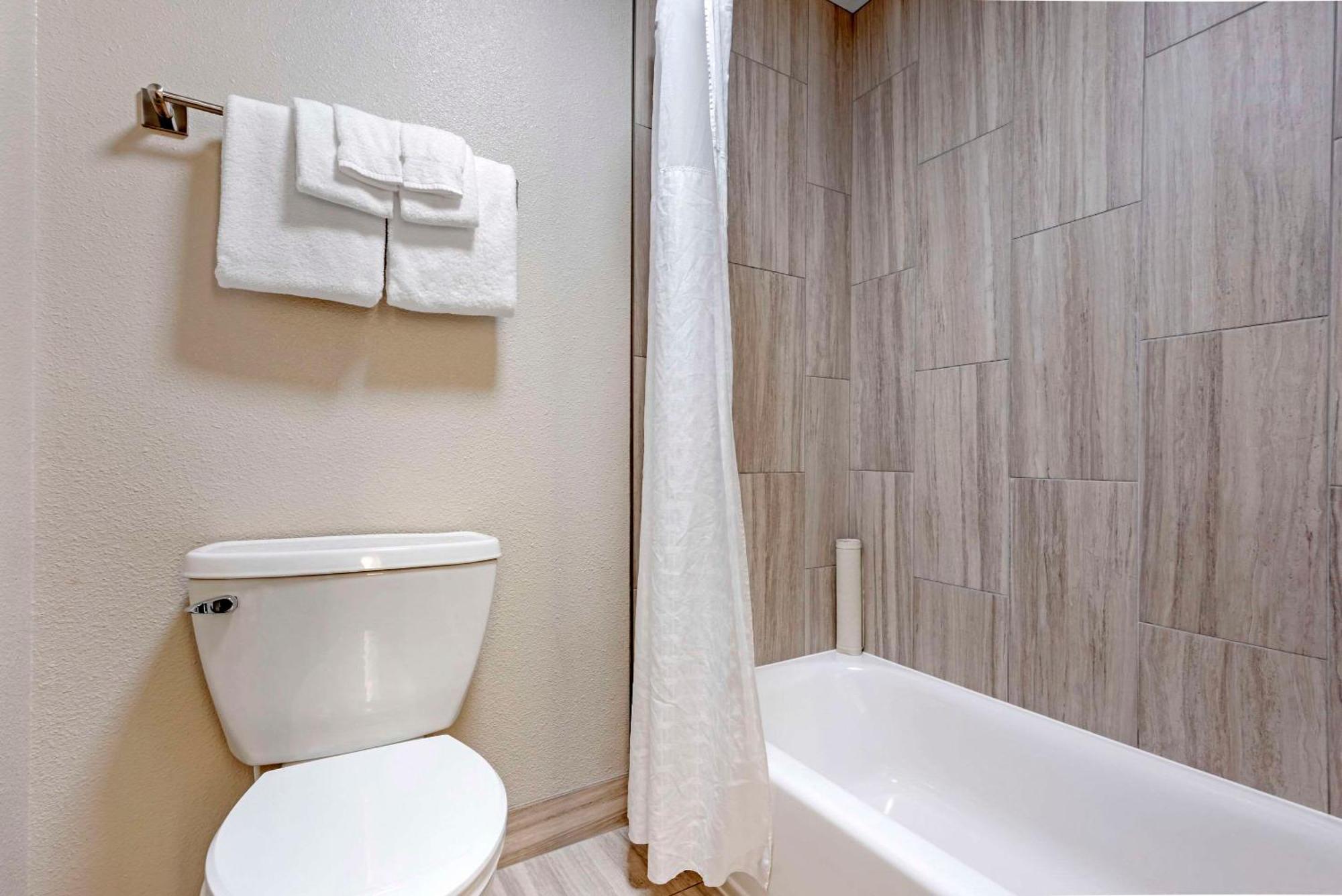 Elizabeth Oceanfront Suites, Ascend Collection Hotel