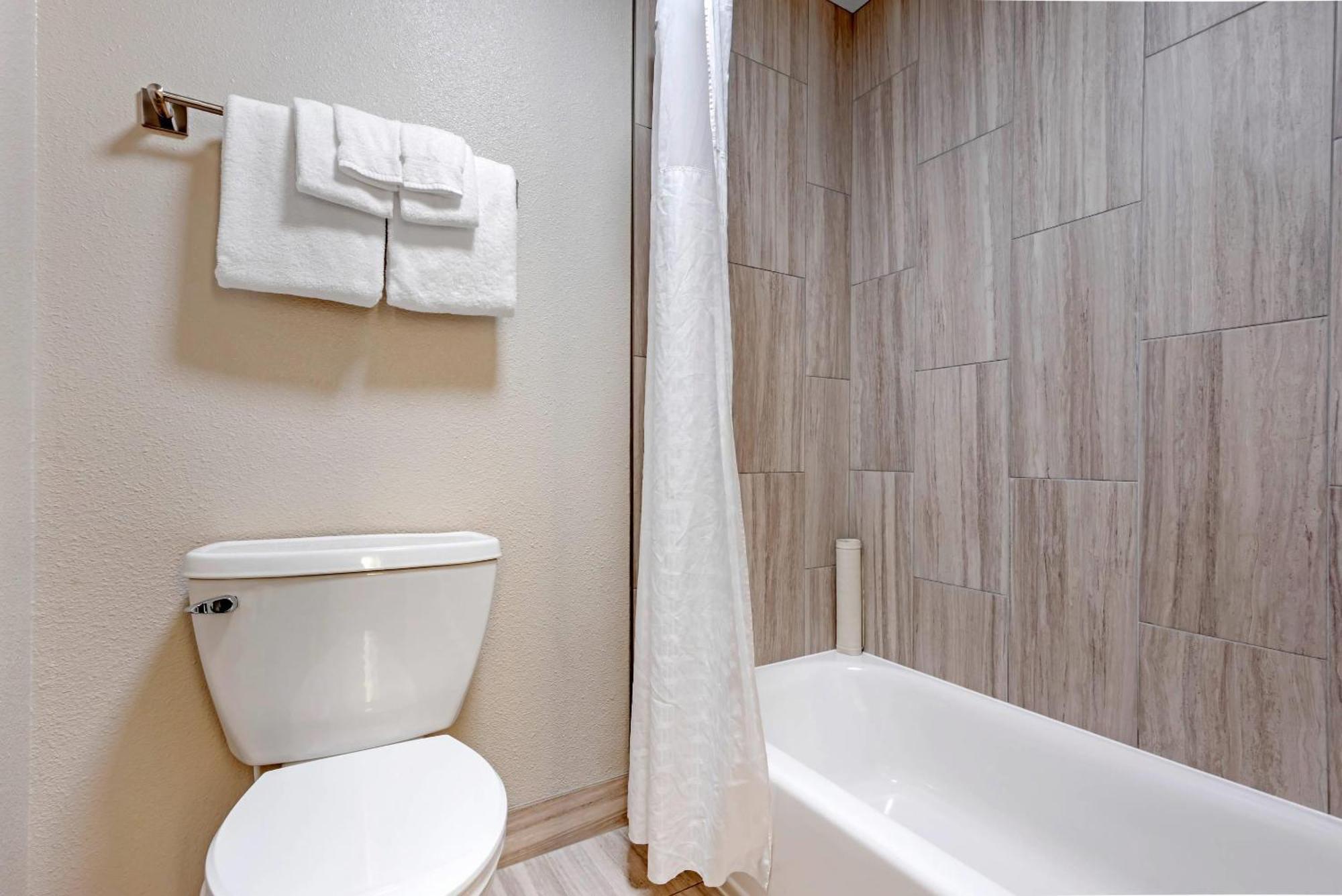 Elizabeth Oceanfront Suites, Ascend Collection Hotel 3*